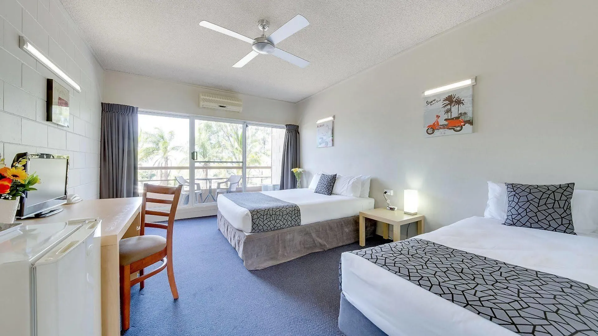 Camelot Motel Gladstone 3*,  Australia